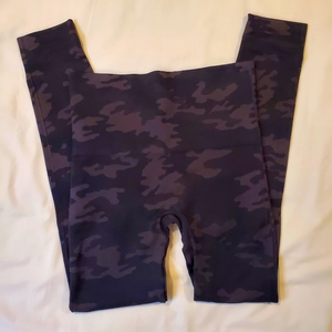 Spanx Look‎ At Me Now Seamless Camo Leggings Women's Size Small Black Gray